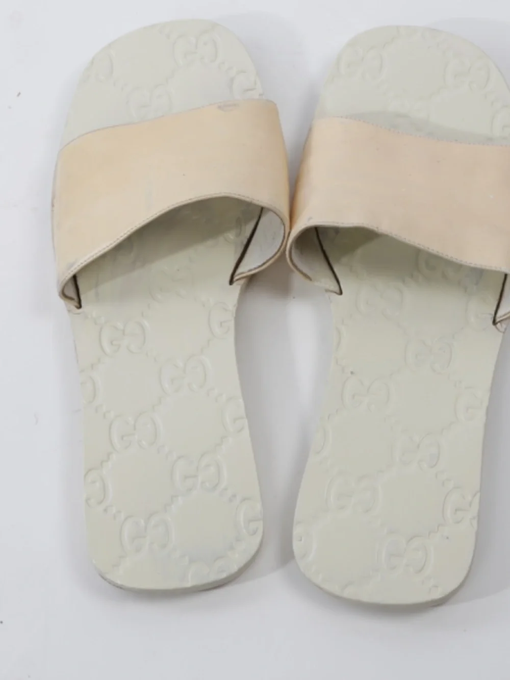 Gucci Vintage GG Monogram Ivory Leather Flat Slide Sandals size 7 Slip On Shoes